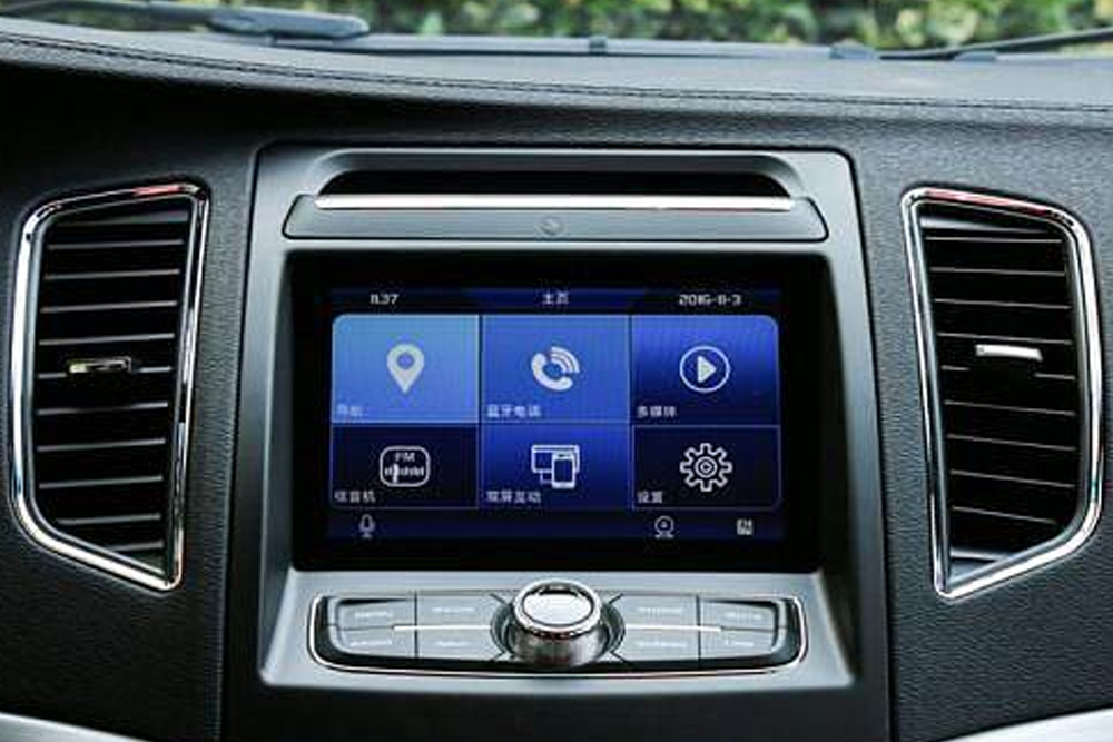 汽車診斷儀： 液晶屏在工業(yè)制造的應(yīng)用